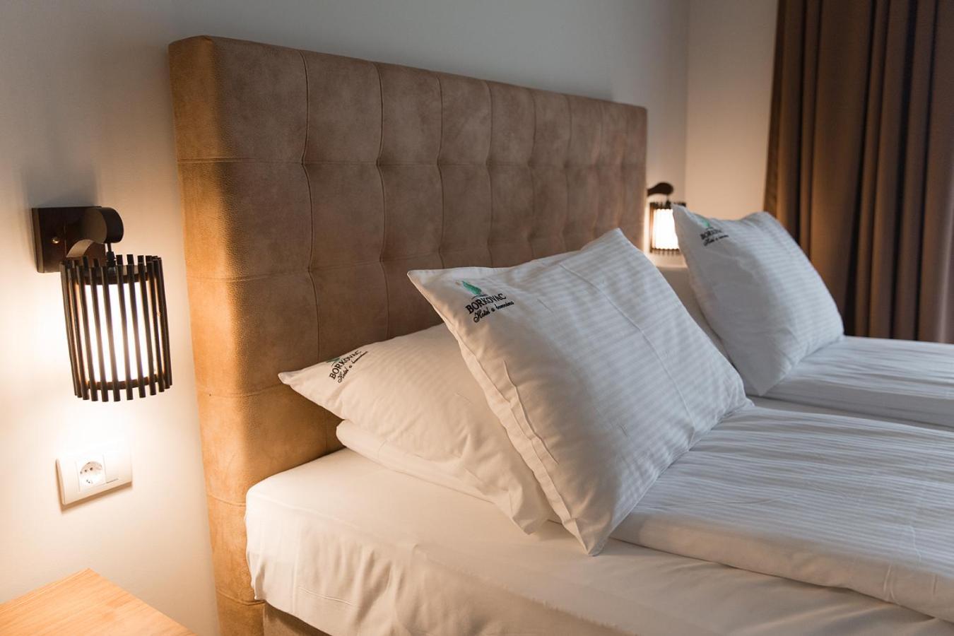 Hotel Borkovac Ruma Esterno foto