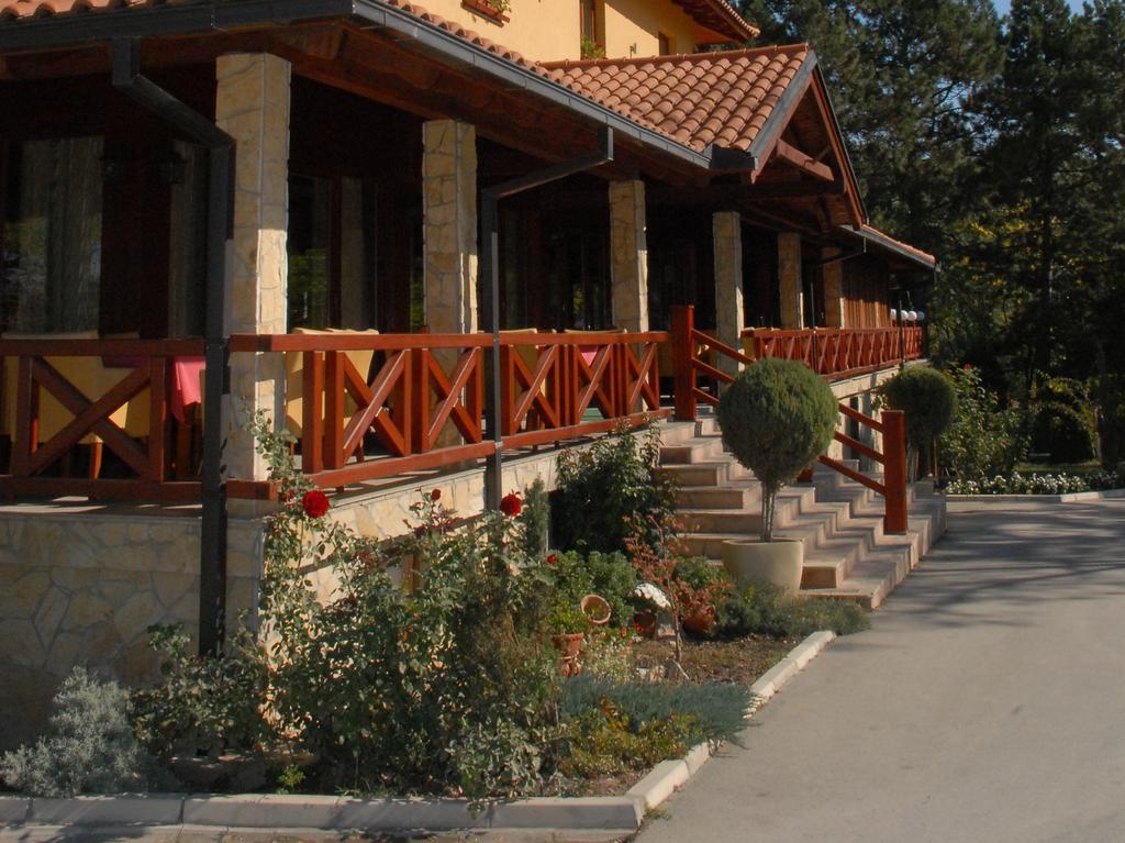 Hotel Borkovac Ruma Esterno foto