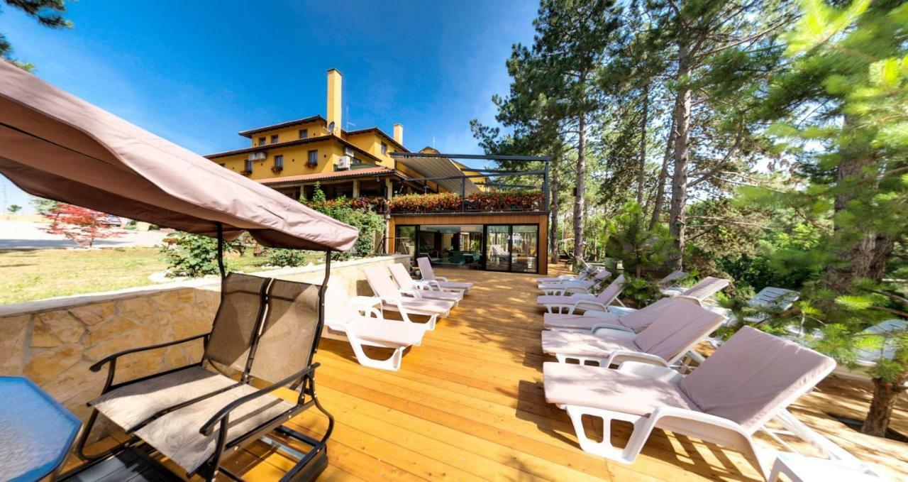 Hotel Borkovac Ruma Esterno foto