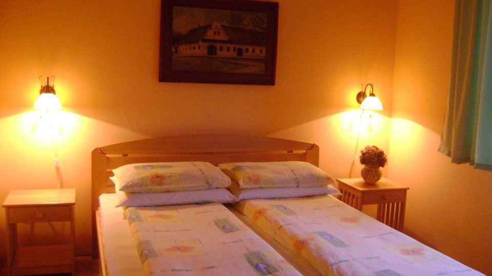 Hotel Borkovac Ruma Esterno foto
